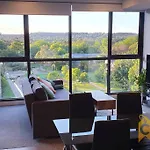 Lovely In Lyneham - 1Bd 1Bth Apt